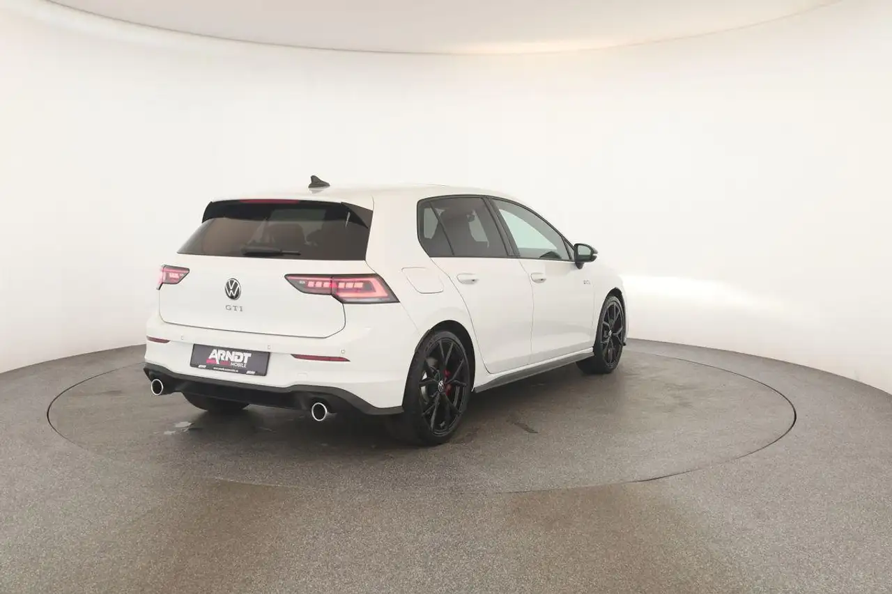 Volkswagen Golf GTI DSG Black IQ.LIGHT Pano HUD HarmanK 19" — معرض صور السيارة 26
