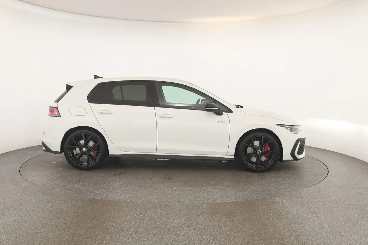 Volkswagen Golf GTI DSG Black IQ.LIGHT Pano HUD HarmanK 19" — معرض صور السيارة 30