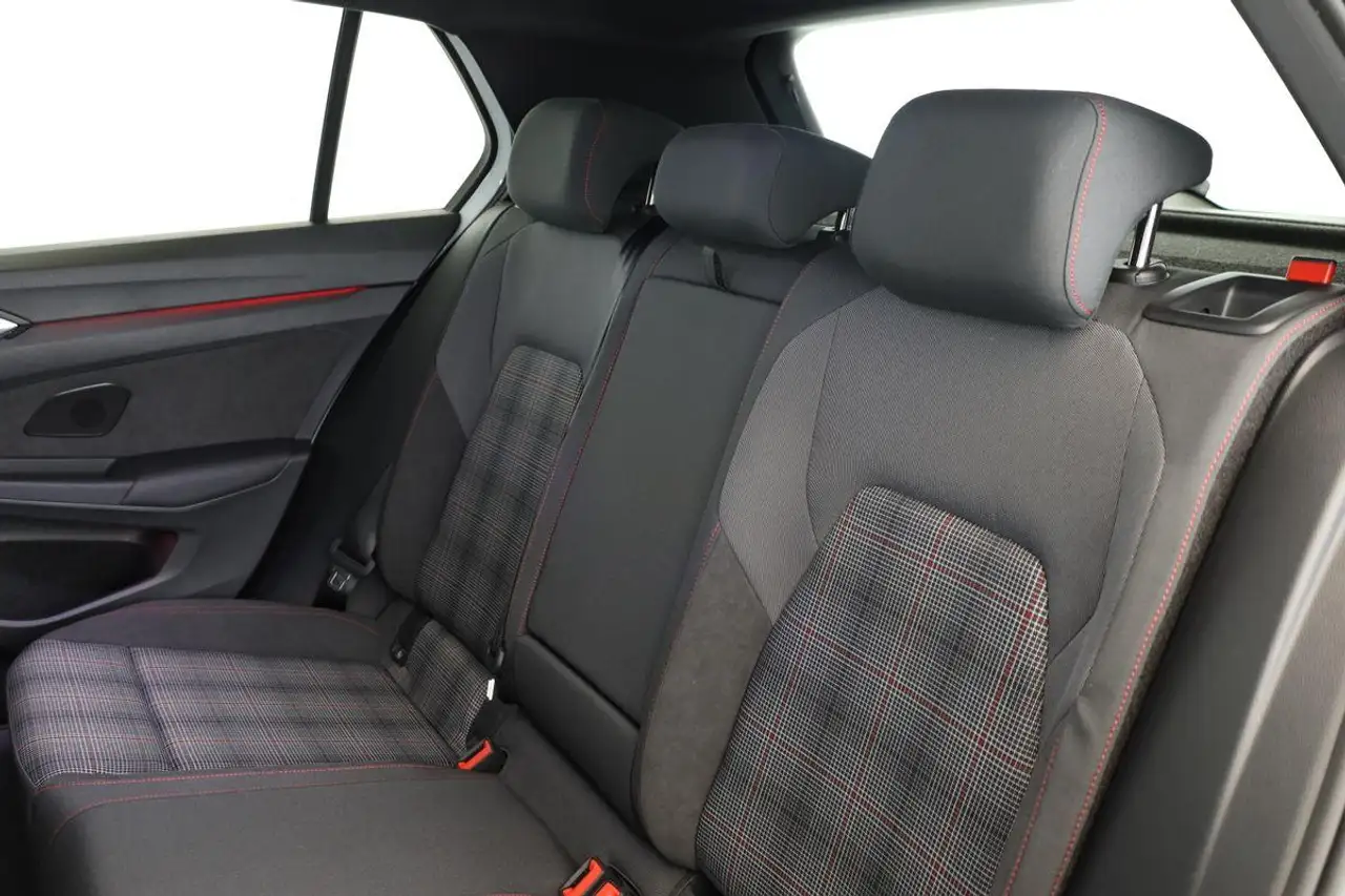 Volkswagen Golf GTI DSG Black IQ.LIGHT Pano HUD HarmanK 19" — معرض صور السيارة 17