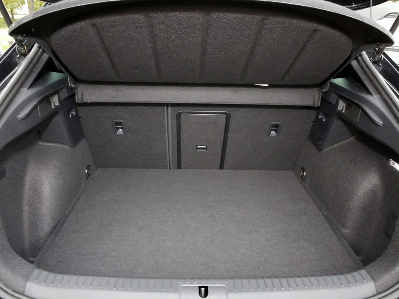 CUPRA Formentor VZ e-Hybrid 19" ACC NAVI SHZ LED DCC — Galerie du véhicule 6