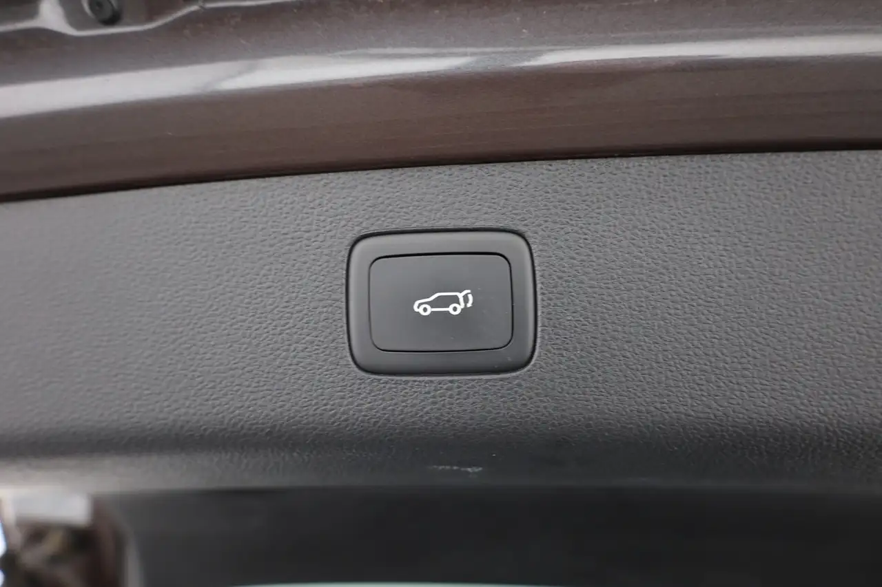 MG HS 1.5 Luxury LED Navi Panorama 360° ACC Leder — Galería del vehículo 28