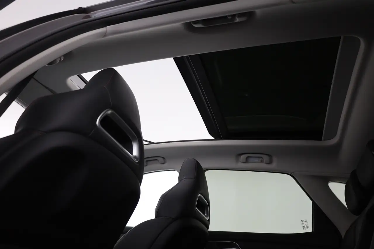MG HS 1.5 Luxury LED Navi Panorama 360° ACC Leder — Galería del vehículo 29