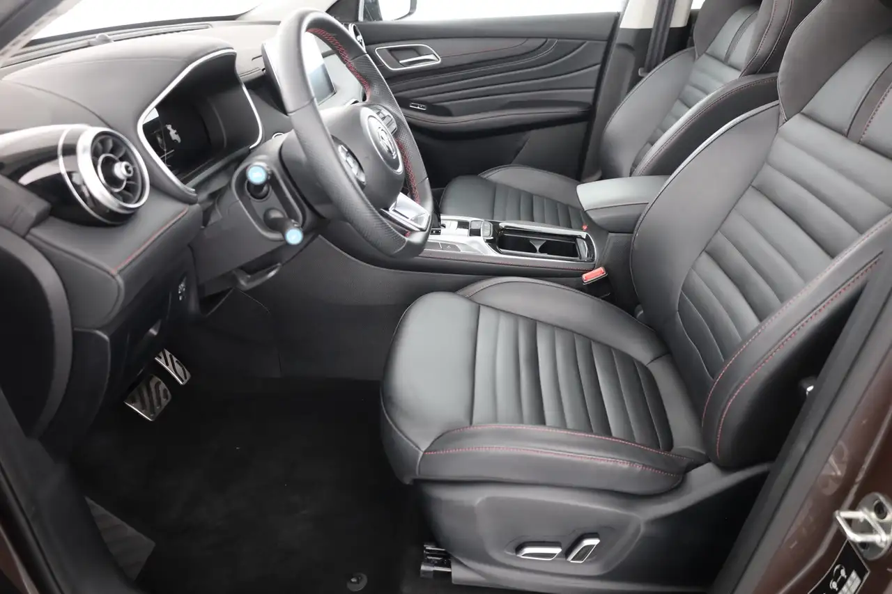 MG HS 1.5 Luxury LED Navi Panorama 360° ACC Leder — Galería del vehículo 23