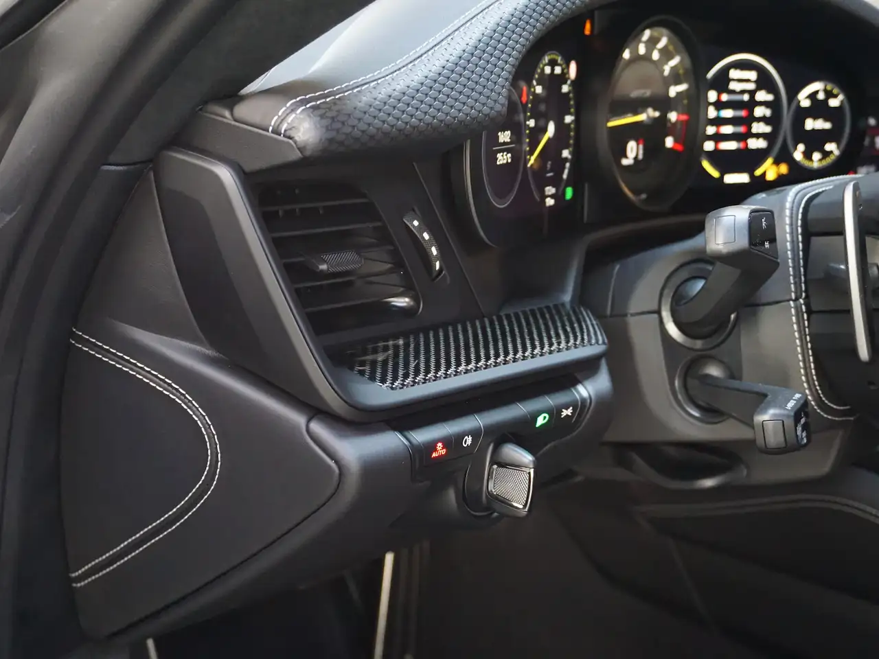 Porsche 911 992 Touring PTS Carbon PCCB Lift PDLS+ PPF — Galerie du véhicule 10