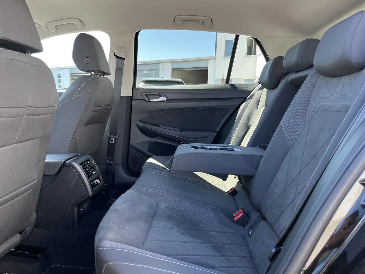 Volkswagen Golf 1.5 TSI Style 2,99% Fin. 18 Bergamo Navi TravelAs — معرض صور السيارة 17