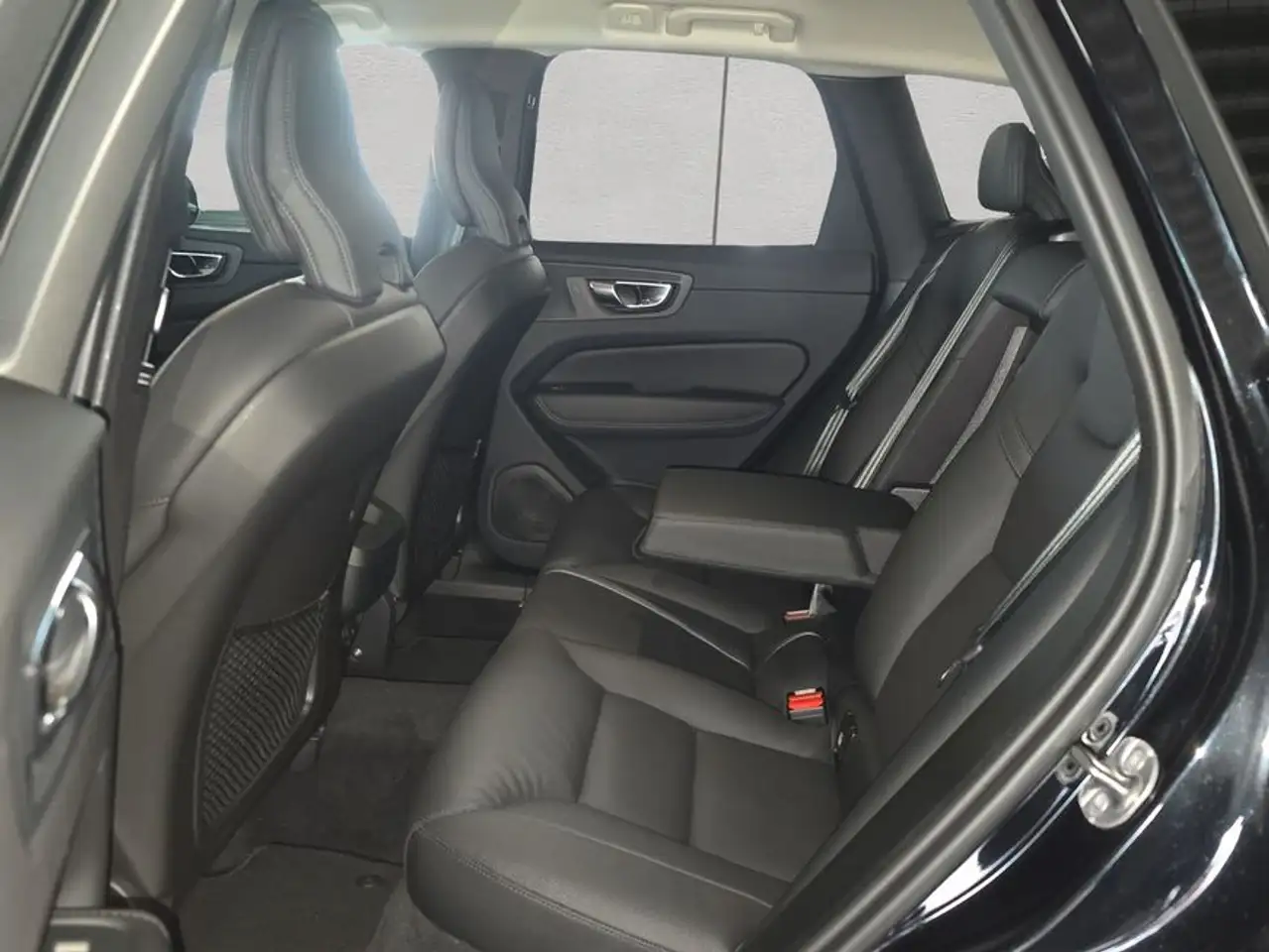 Volvo XC60 XC60 B5 B AWD Core — معرض صور السيارة 14
