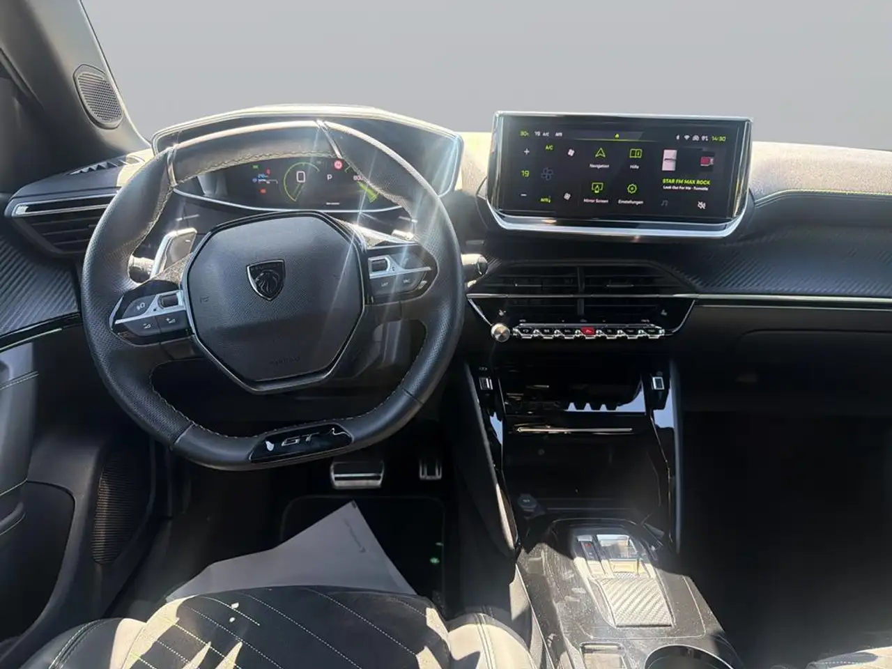 Peugeot 2008 GT — Vehicle gallery 12