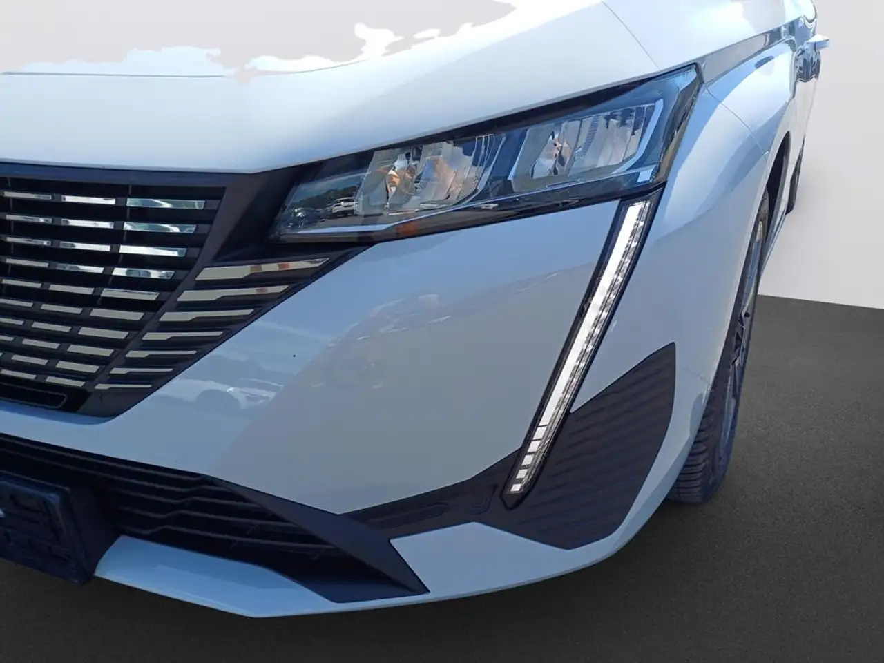 Peugeot 308 SW Allure PureTech 130 EAT8 — معرض صور السيارة 9
