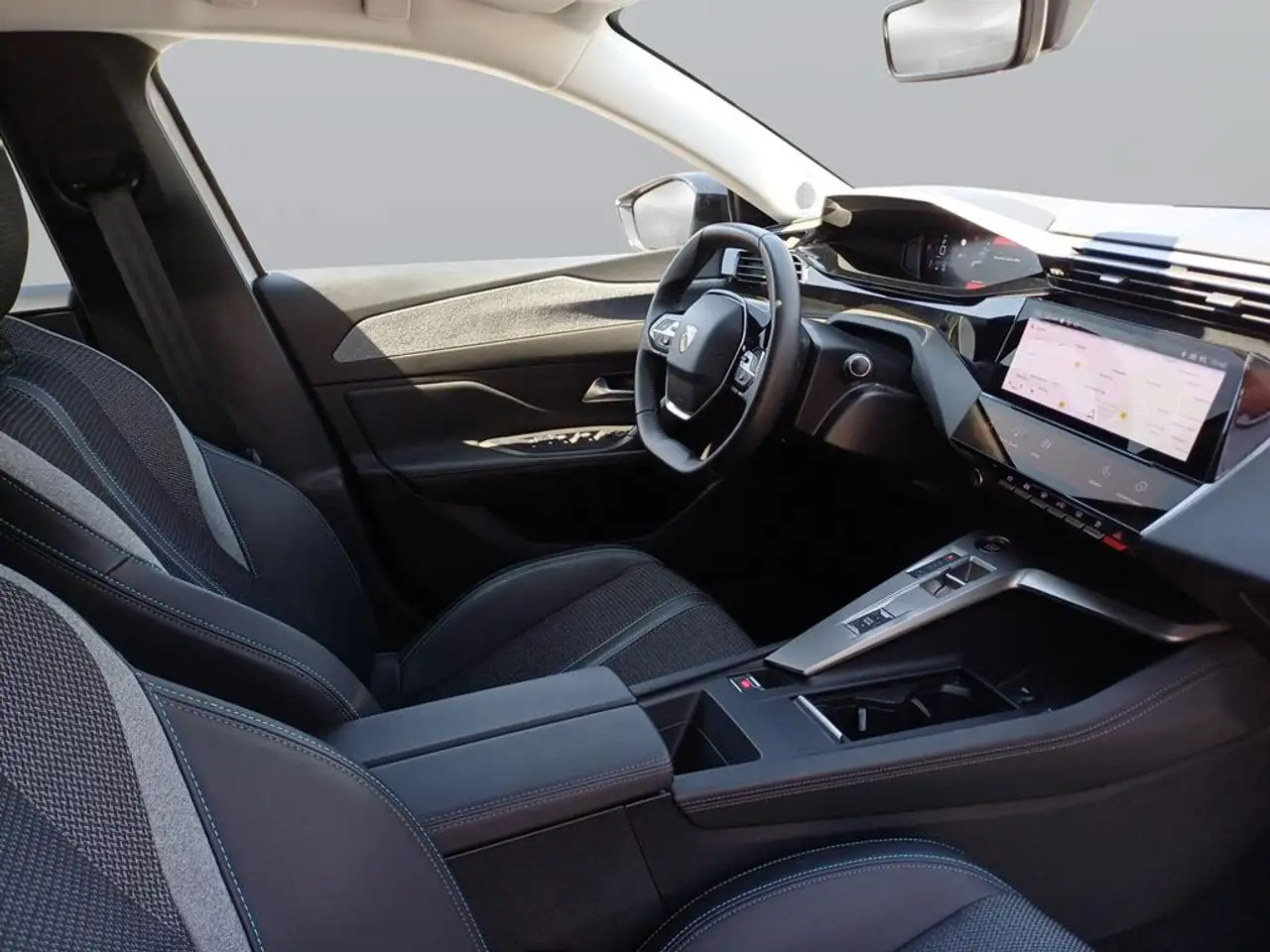 Peugeot 308 SW Allure PureTech 130 EAT8 — معرض صور السيارة 11