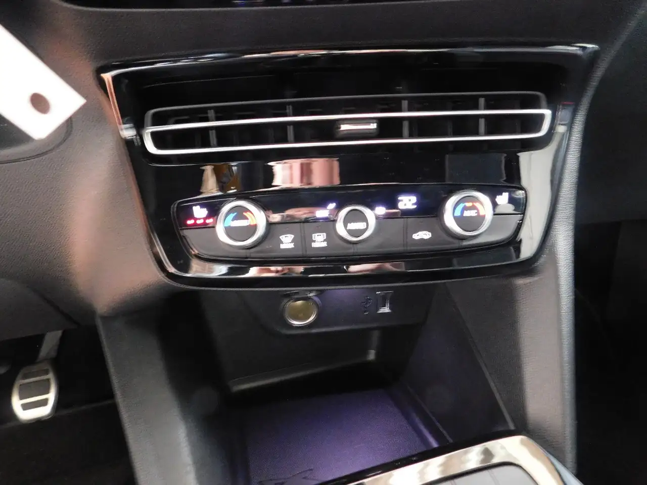 Opel Mokka GS Line - Navi, Winterpaket, Allwetter-Rei — معرض صور السيارة 13