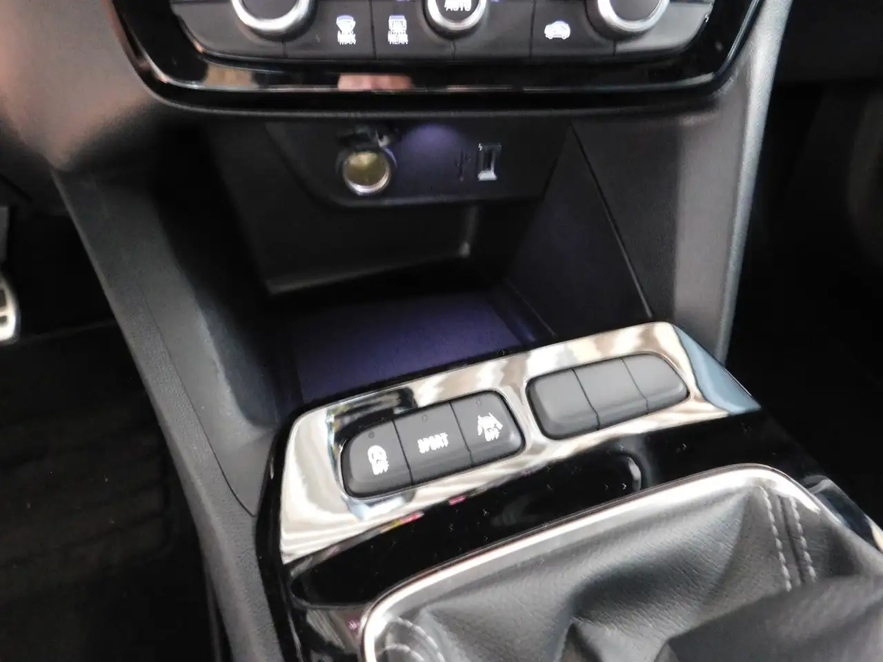 Opel Mokka GS Line - Navi, Winterpaket, Allwetter-Rei — معرض صور السيارة 14