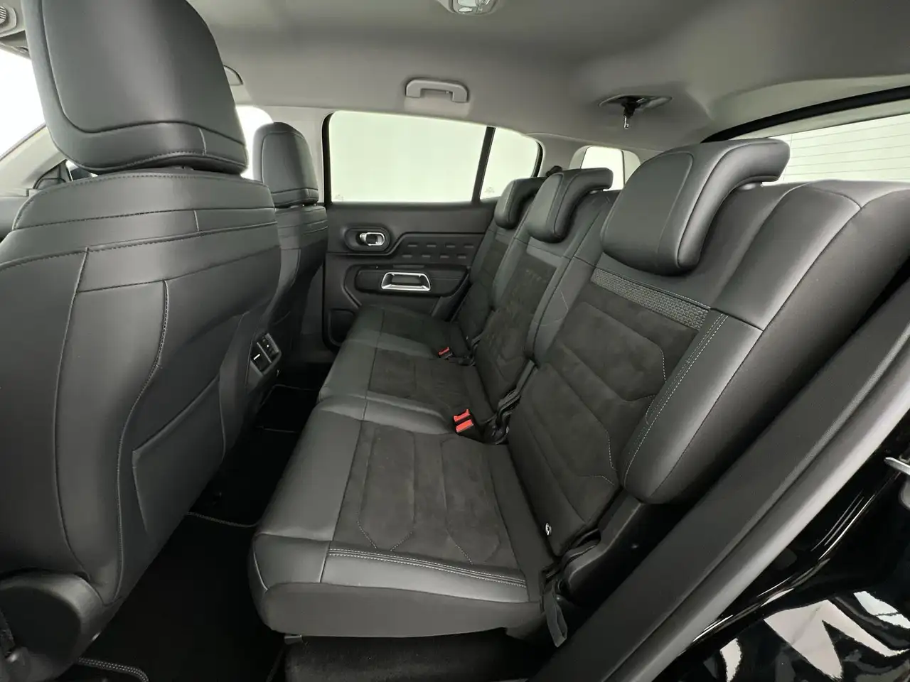 Citroen C5 Aircross ë-Series 1.2 *NAVI*RFK*SHZ*uvm — Galería del vehículo 9