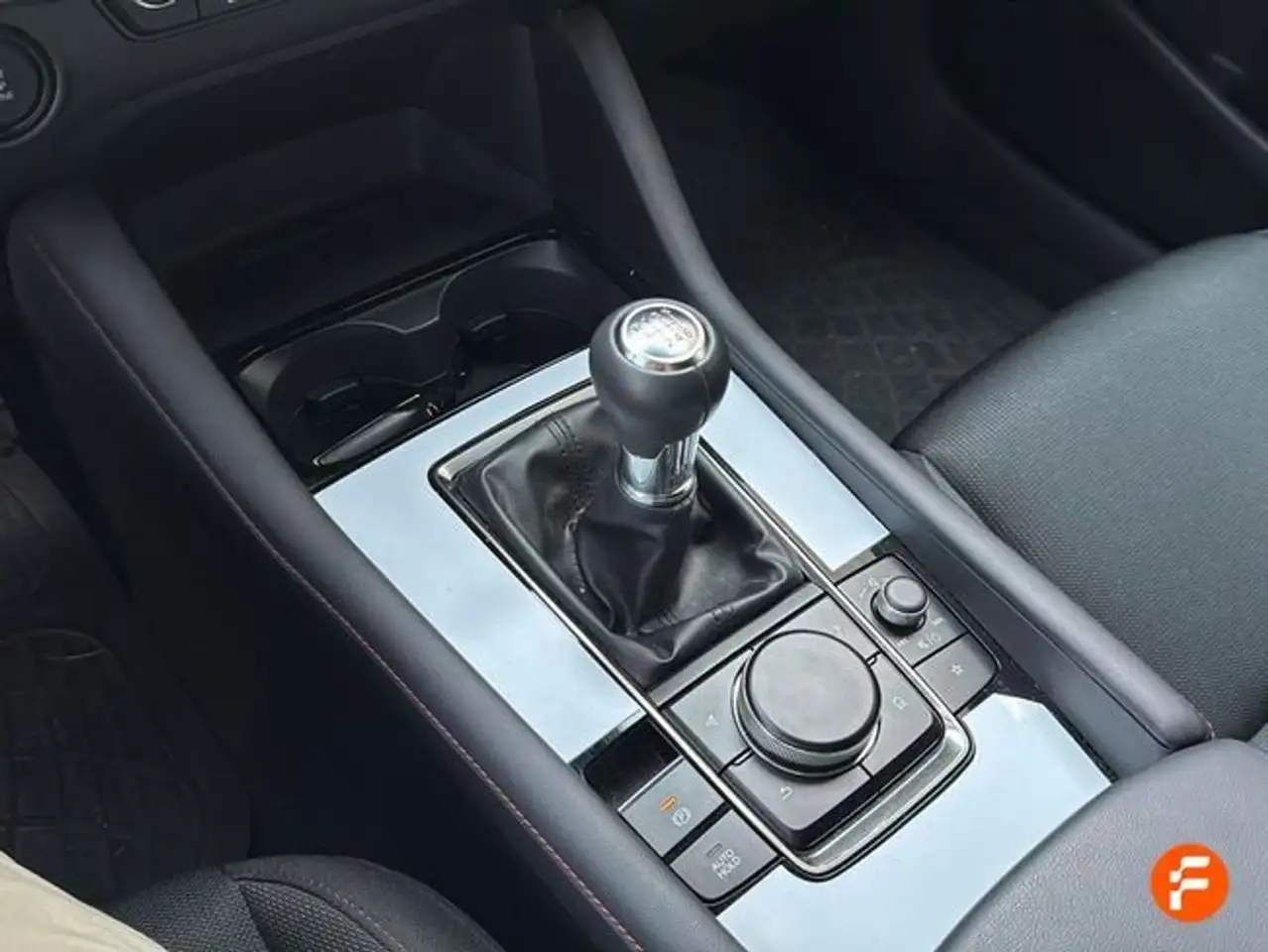 Mazda 3 e-SKYACTIV-G EXCLUSIVE-LINE PLUS — معرض صور السيارة 17