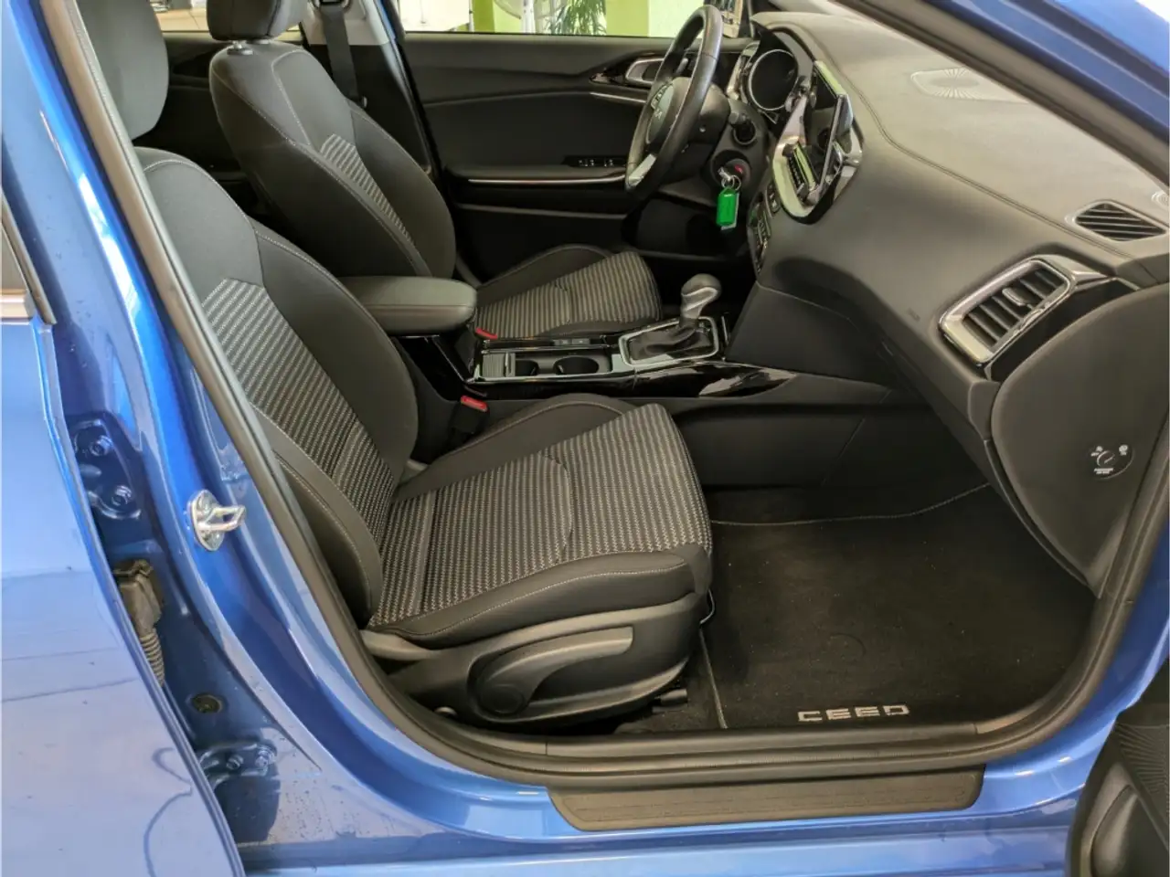 Kia Ceed / cee'd 1.5 Vision DCT+Sitzheizung+Navi+LRH+ — معرض صور السيارة 15