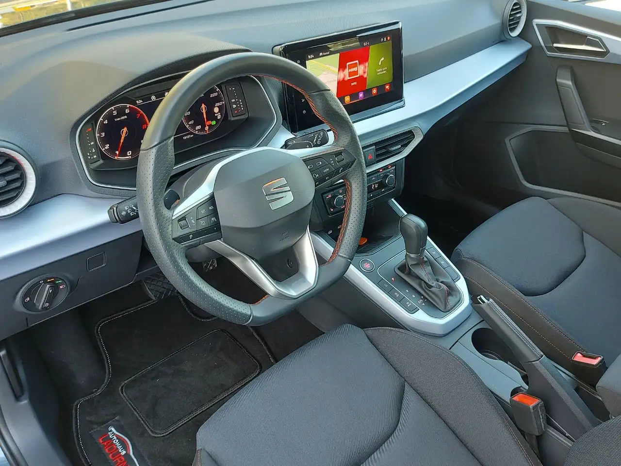 SEAT Arona FR 1.5TSI DSG*Navi/AHK/LED/Virtual Cockpit — Vehicle gallery 17