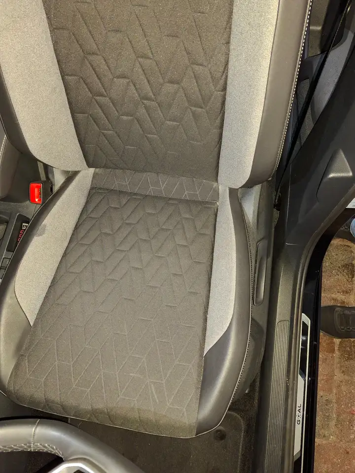 Volkswagen T-Roc Goal DSG NAV LED TEMP APPLINK PDC APA ALLSEASON — معرض صور السيارة 12