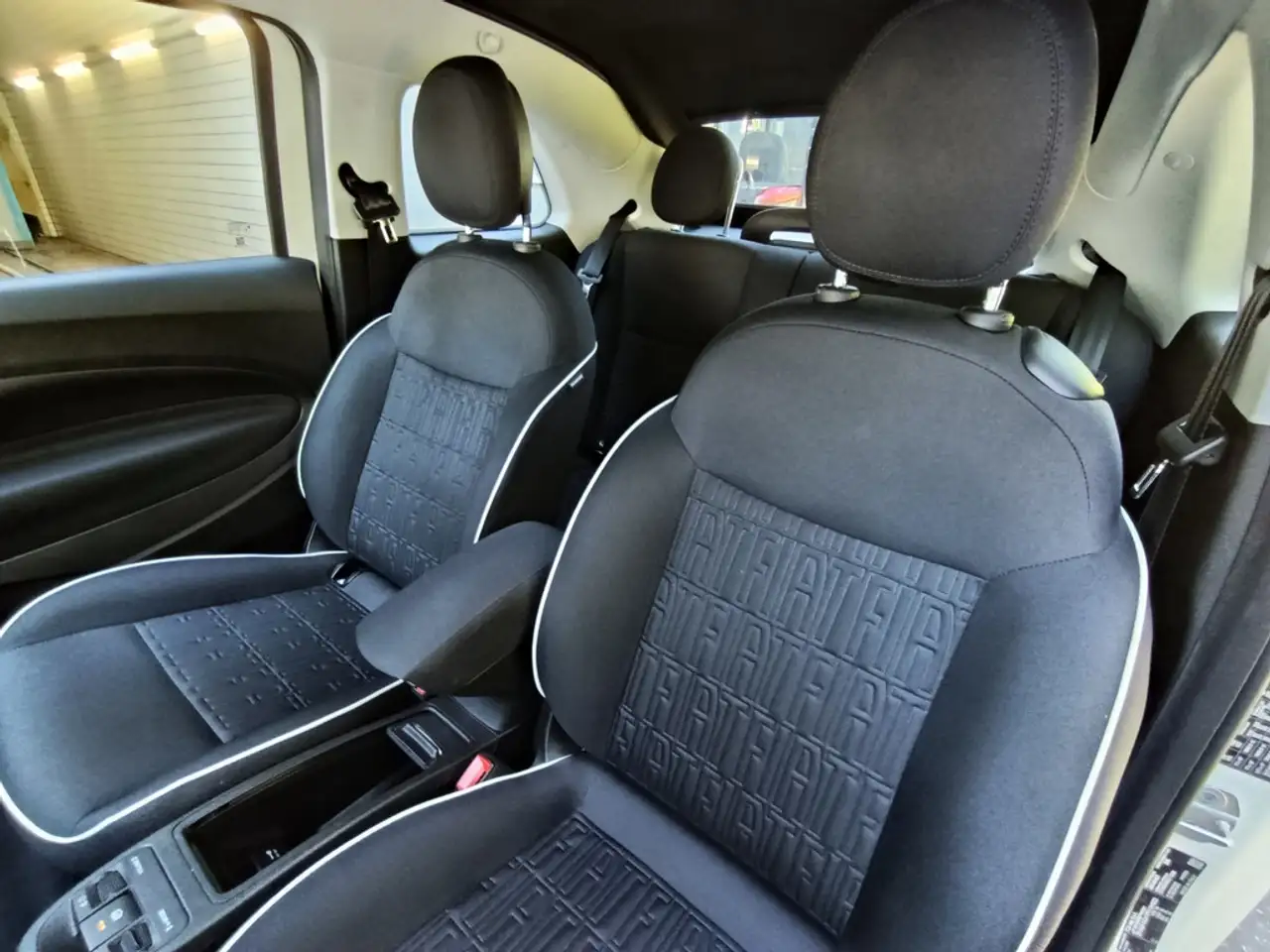 Fiat 500e Cabrio 42 kWh Kamera / DAB / Sitzheizung / Klima uvm. — Galerie du véhicule 8