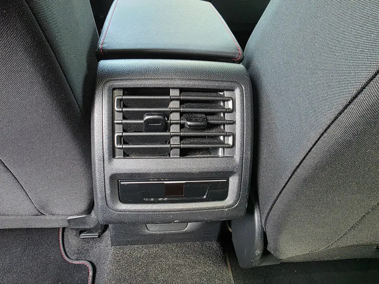 Volkswagen Golf GTI Matrix IQ-Light, Navi, LM 19´´, R-Cam — معرض صور السيارة 18