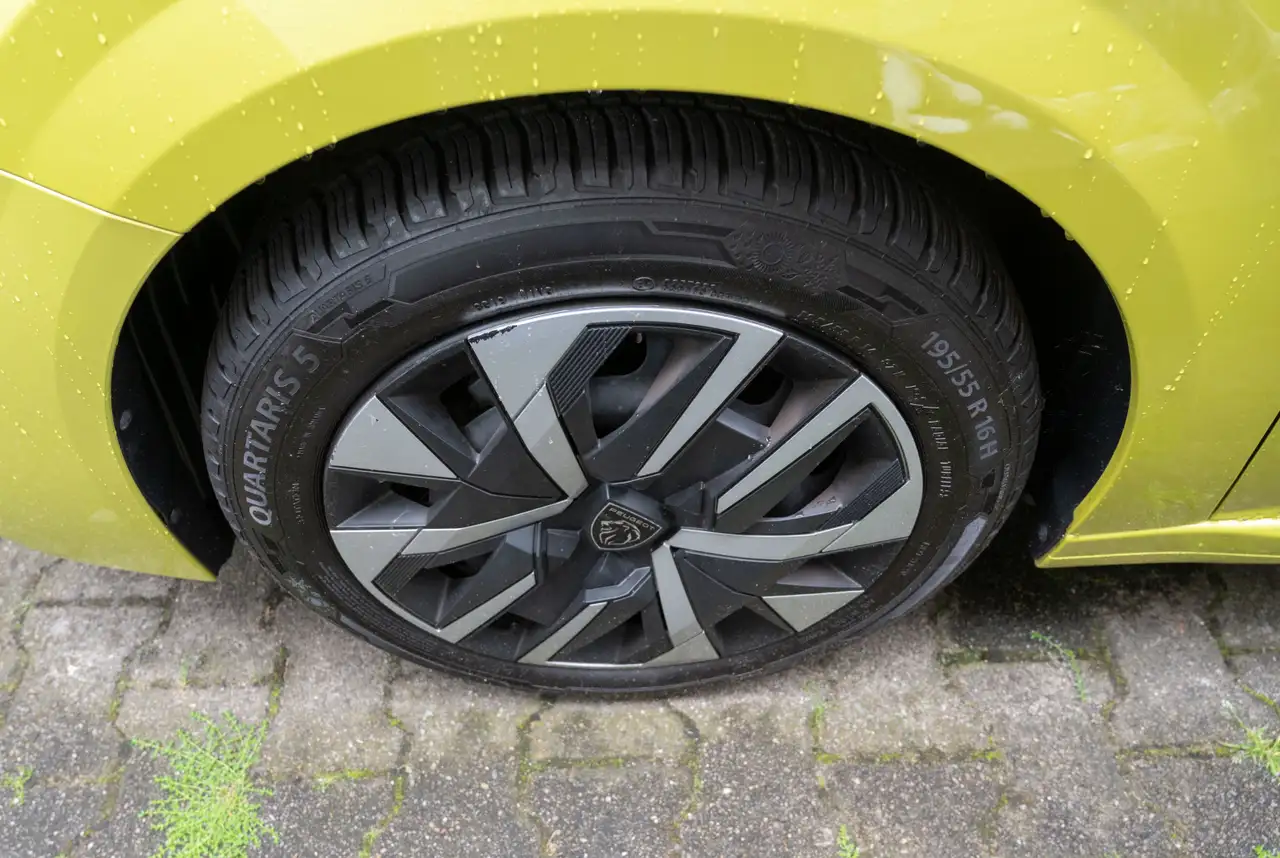 Peugeot 208 Active 1.2 PureTech 75 *MIRRORSCREEN*DAB*TEMPOMAT*SHZ* — Galería del vehículo 16