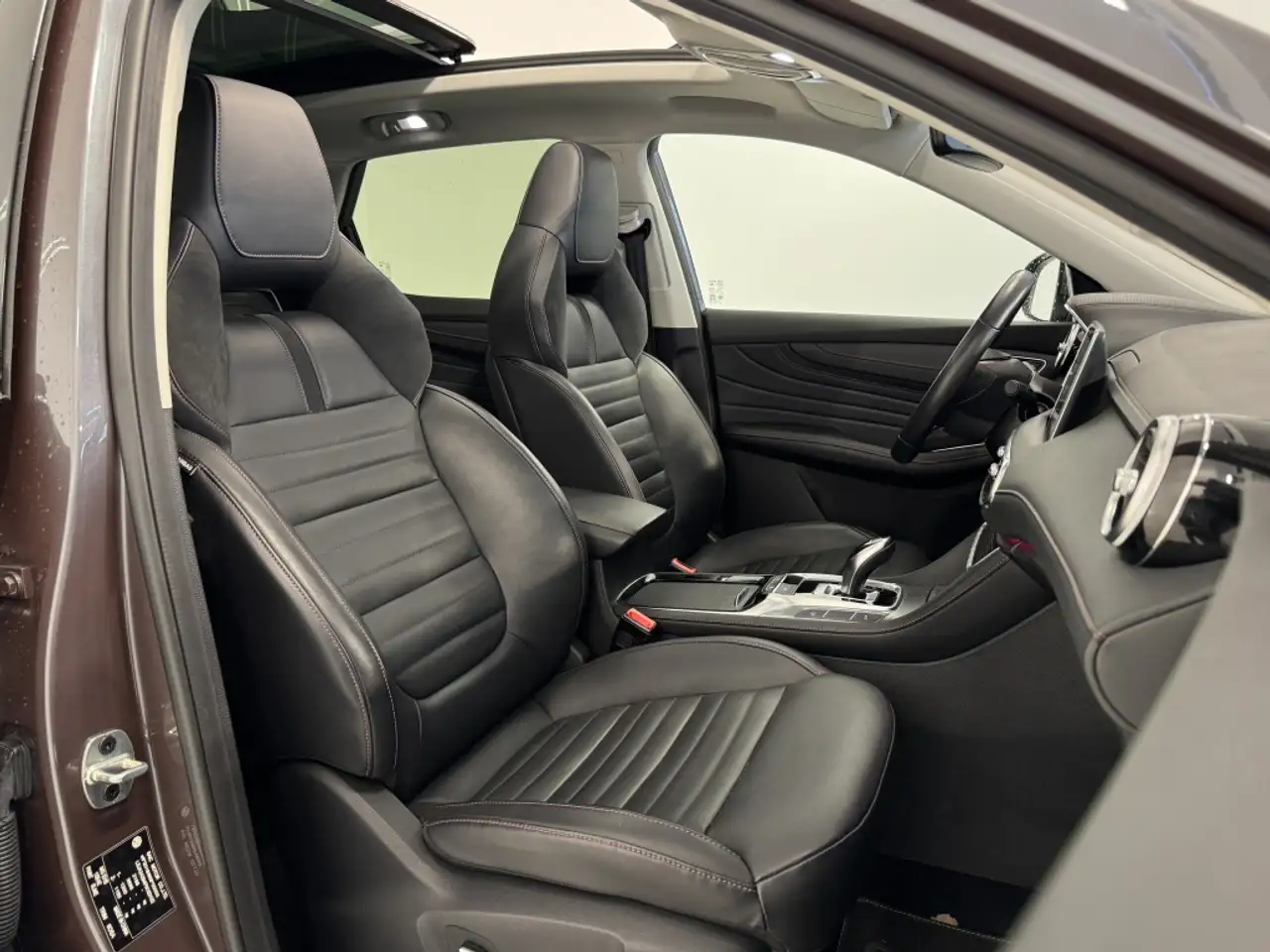 MG HS eHS 1.5 T-GDI Luxury — Galerie du véhicule 24