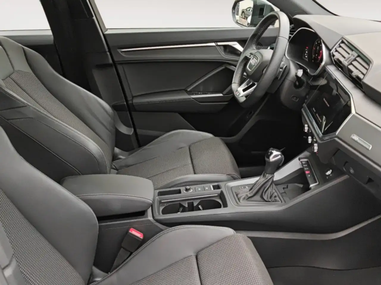 Audi Q3 TODOTERRENO 2.0 35 TDI 110KW S TRONIC GENUINE ED. — معرض صور السيارة 6
