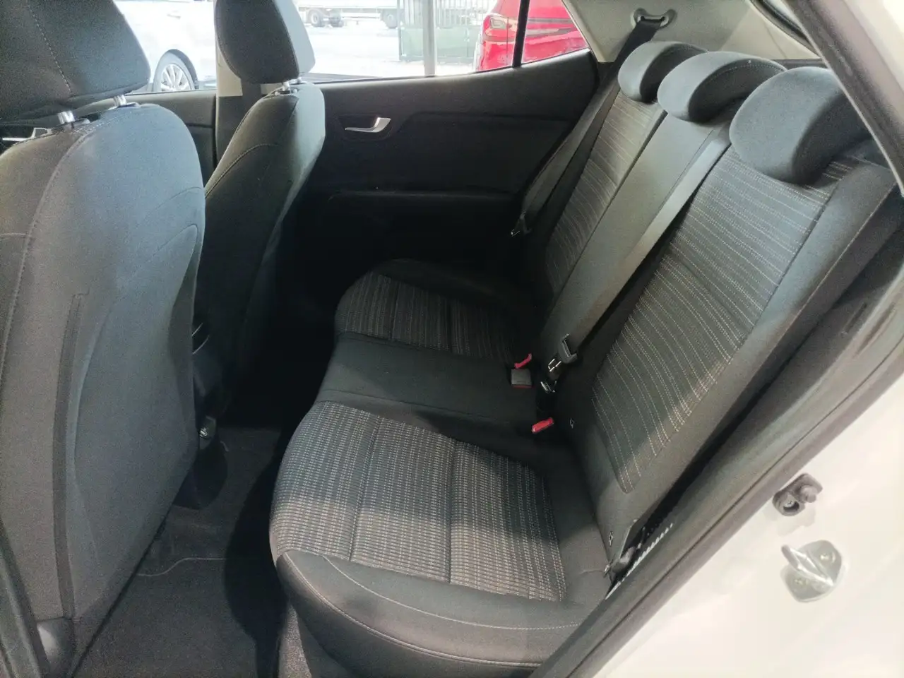 Kia Stonic 1.0 T-GDi MHEV Drive 100 — Galerie du véhicule 16