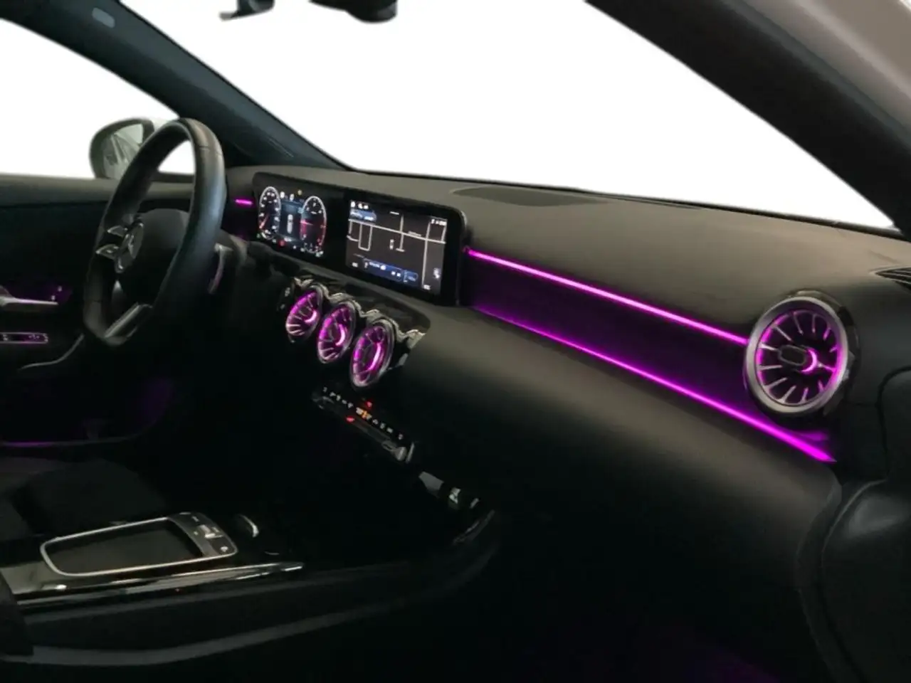 Mercedes-Benz A 200 d — معرض صور السيارة 8