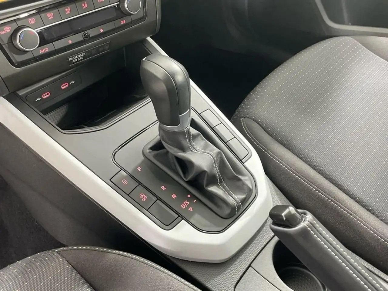 SEAT Arona 1.0 TSI S&S Style DSG7 XM 115 — معرض صور السيارة 18