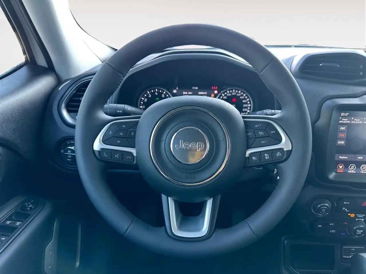 Jeep Renegade 1.5 MHEV 130 DDCT LIMITED FWD MIRROR LL17 RADA — Vehicle gallery 21