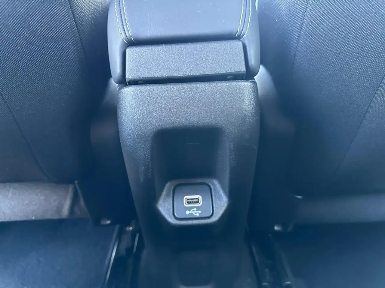 Jeep Renegade 1.5 MHEV 130 DDCT LIMITED FWD MIRROR LL17 RADA — Vehicle gallery 25