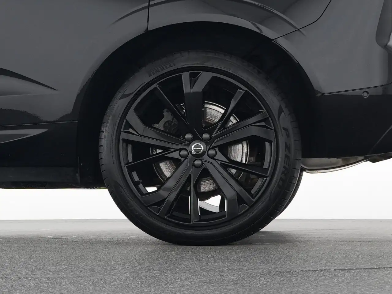 Volvo XC60 T8 AWD Plus Black Edition 21"+VOLL-LED+360° — Vehicle gallery 21