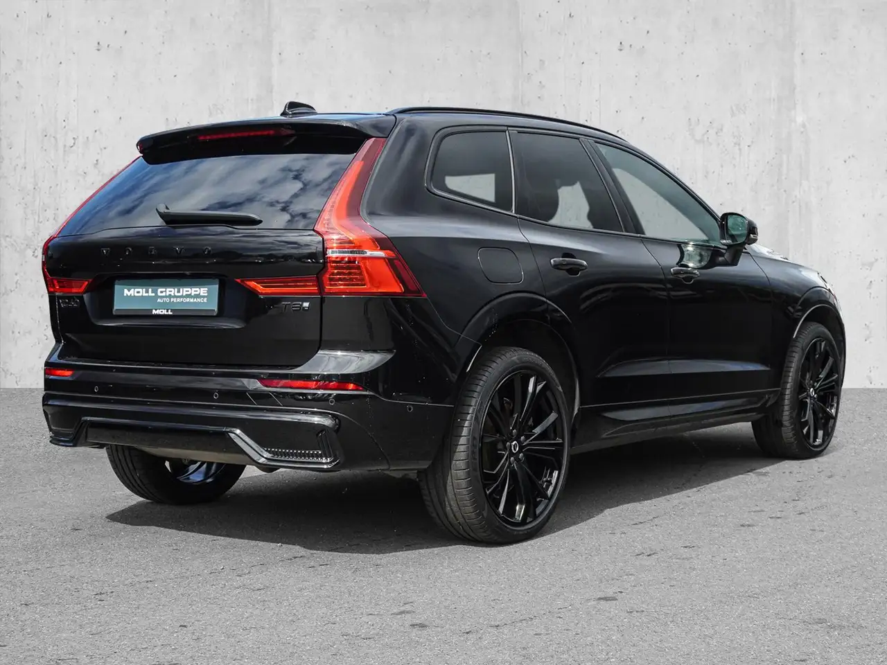 Volvo XC60 T8 AWD Black Edition Ultra Plug-in Hybrid — Vehicle gallery 4