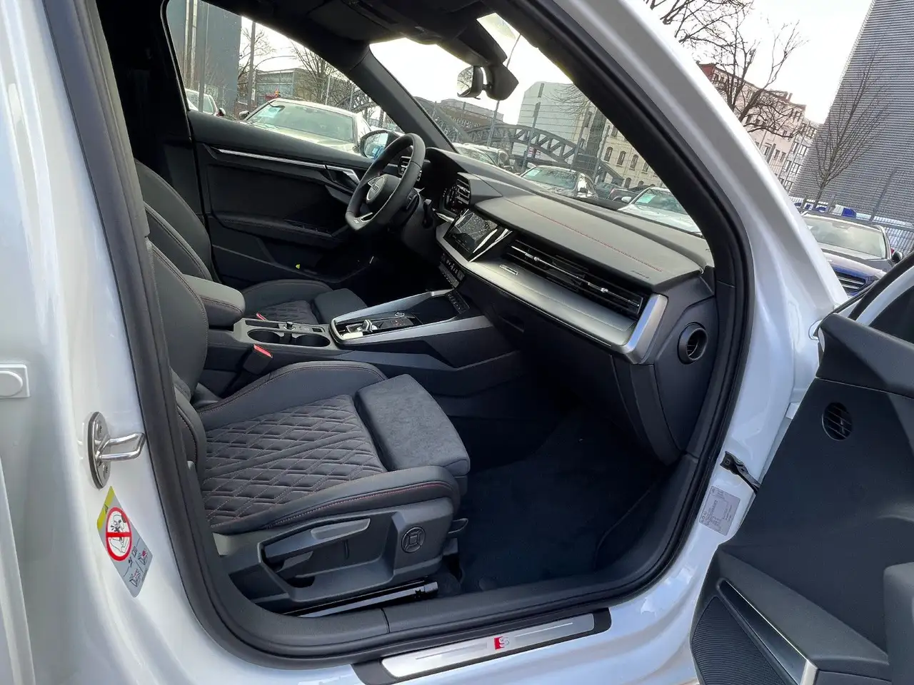 Audi A3 Lim. 3X S-LINE BLACK EDITION PANO HUD CARBON — معرض صور السيارة 15