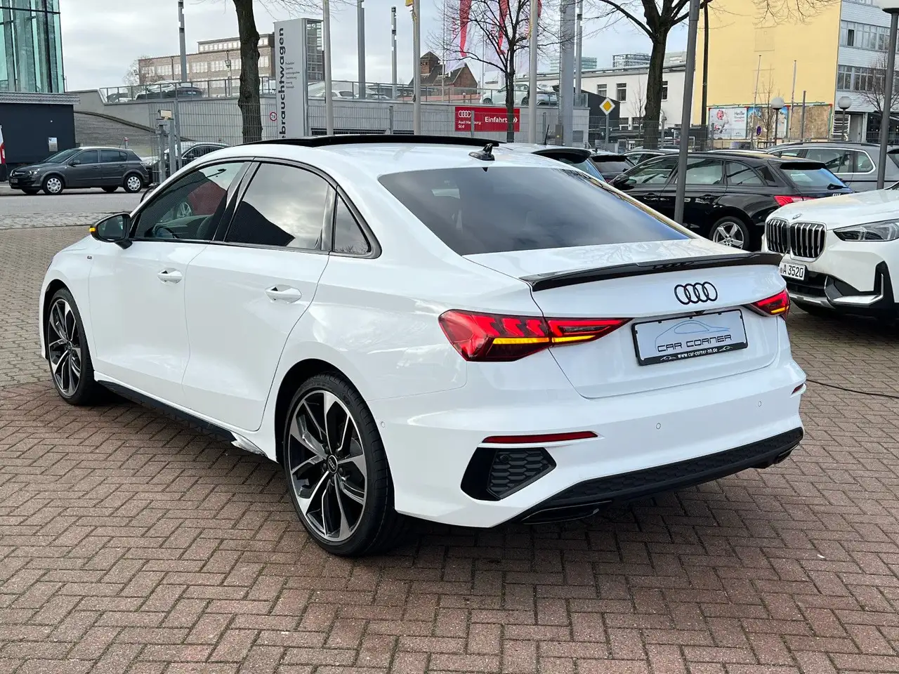 Audi A3 Lim. 3X S-LINE BLACK EDITION PANO HUD CARBON — معرض صور السيارة 3