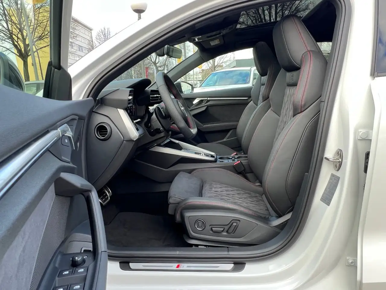 Audi A3 Lim. 3X S-LINE BLACK EDITION PANO HUD CARBON — معرض صور السيارة 9