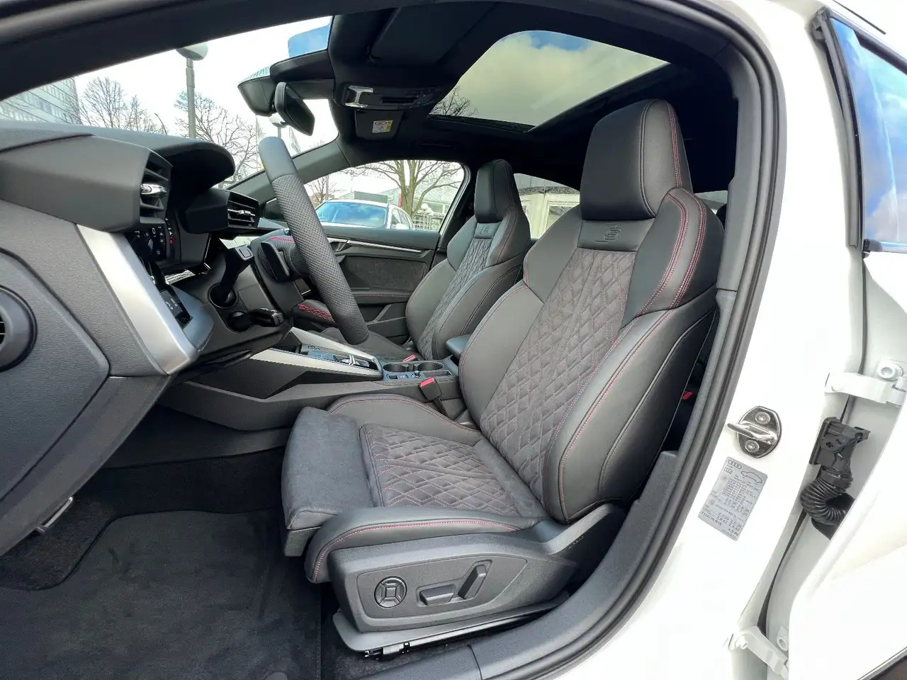 Audi A3 Lim. 3X S-LINE BLACK EDITION PANO HUD CARBON — معرض صور السيارة 10