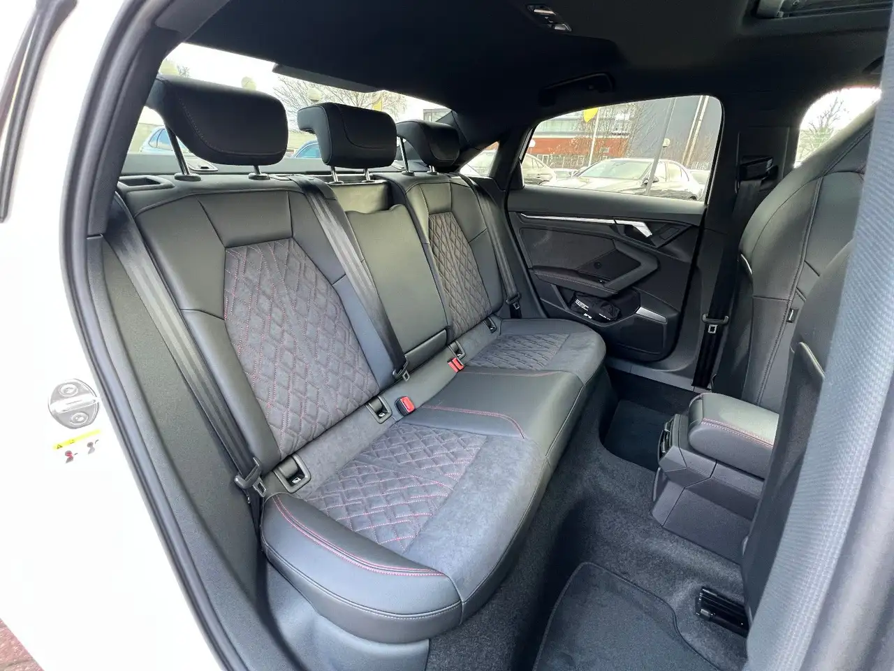 Audi A3 Lim. 3X S-LINE BLACK EDITION PANO HUD CARBON — معرض صور السيارة 13