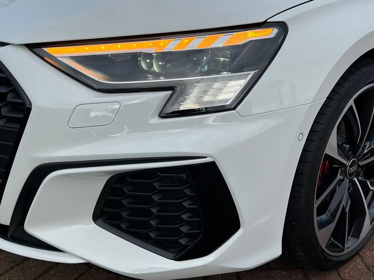 Audi A3 Lim. 3X S-LINE BLACK EDITION PANO HUD CARBON — معرض صور السيارة 23