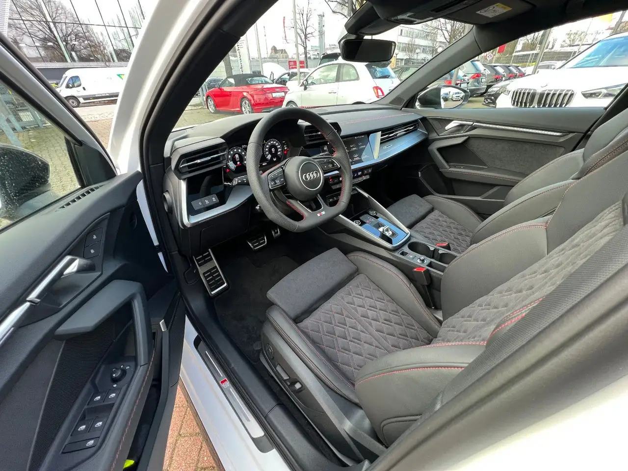 Audi A3 Lim. 3X S-LINE BLACK EDITION PANO HUD CARBON — معرض صور السيارة 11