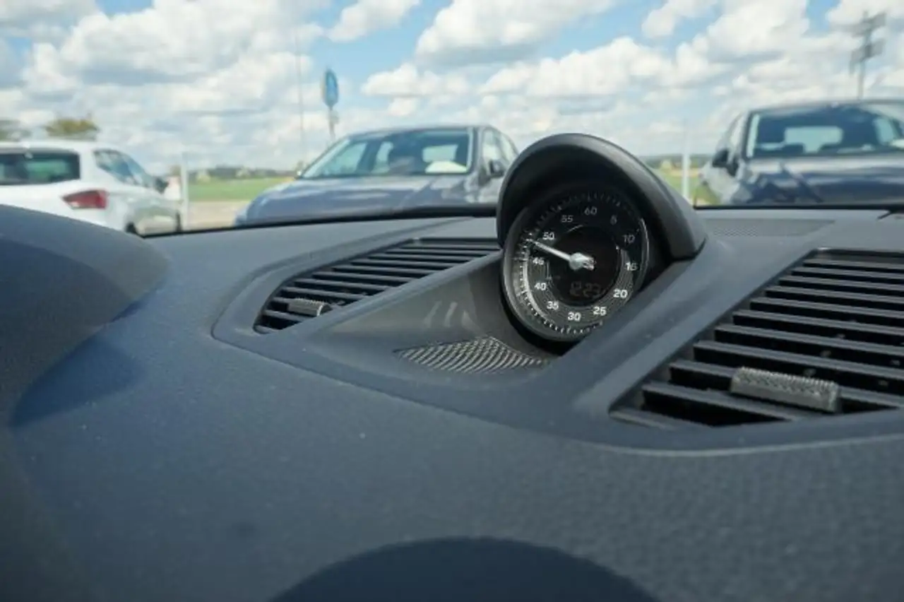 Porsche 992 992 GTS CABRIO BOSE INNO DRIVE MATRIX 360° 18 WEGE — Galerie du véhicule 21