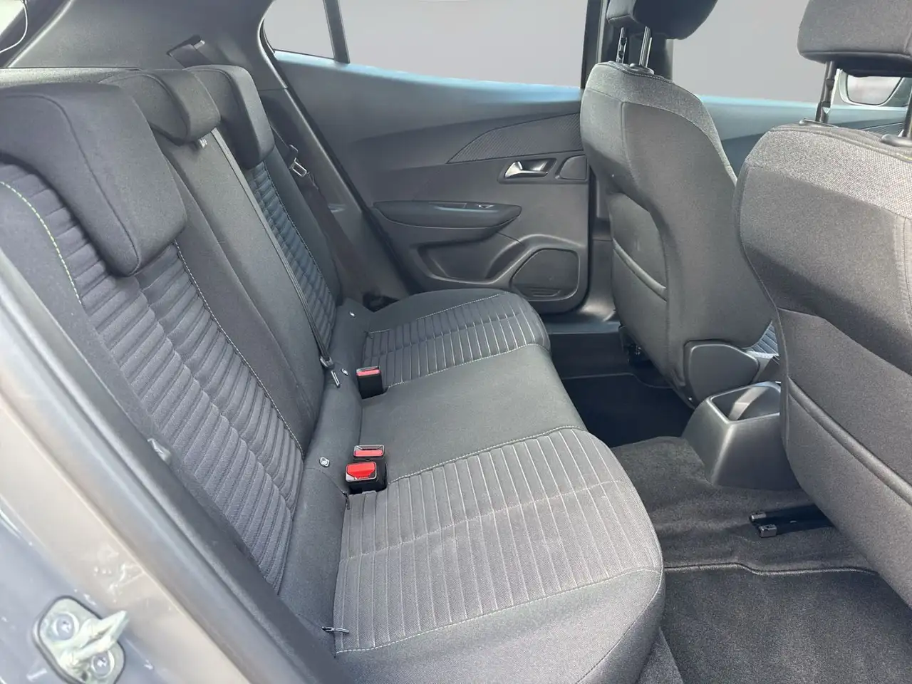 Peugeot 2008 1.2 PureTech 100 ACTIVE LED+KlimaA+PDC — Vehicle gallery 12