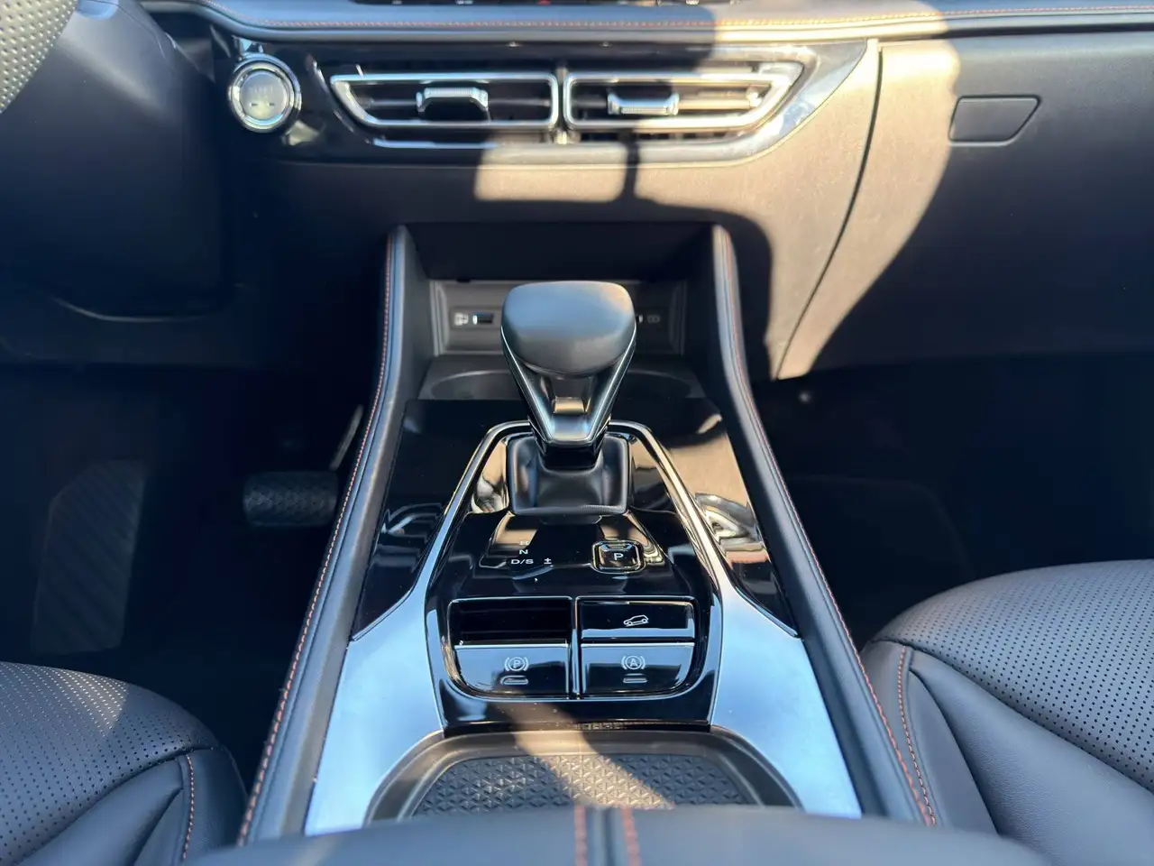 MG HS HS 1.5T Aut. Luxury! Allwetterreifen! Sofort Verfügbar! — Vehicle gallery 17