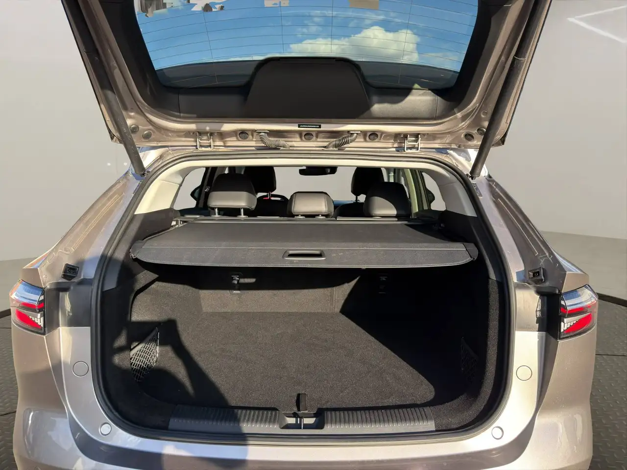MG HS HS 1.5T Aut. Luxury! Allwetterreifen! Sofort Verfügbar! — Vehicle gallery 8