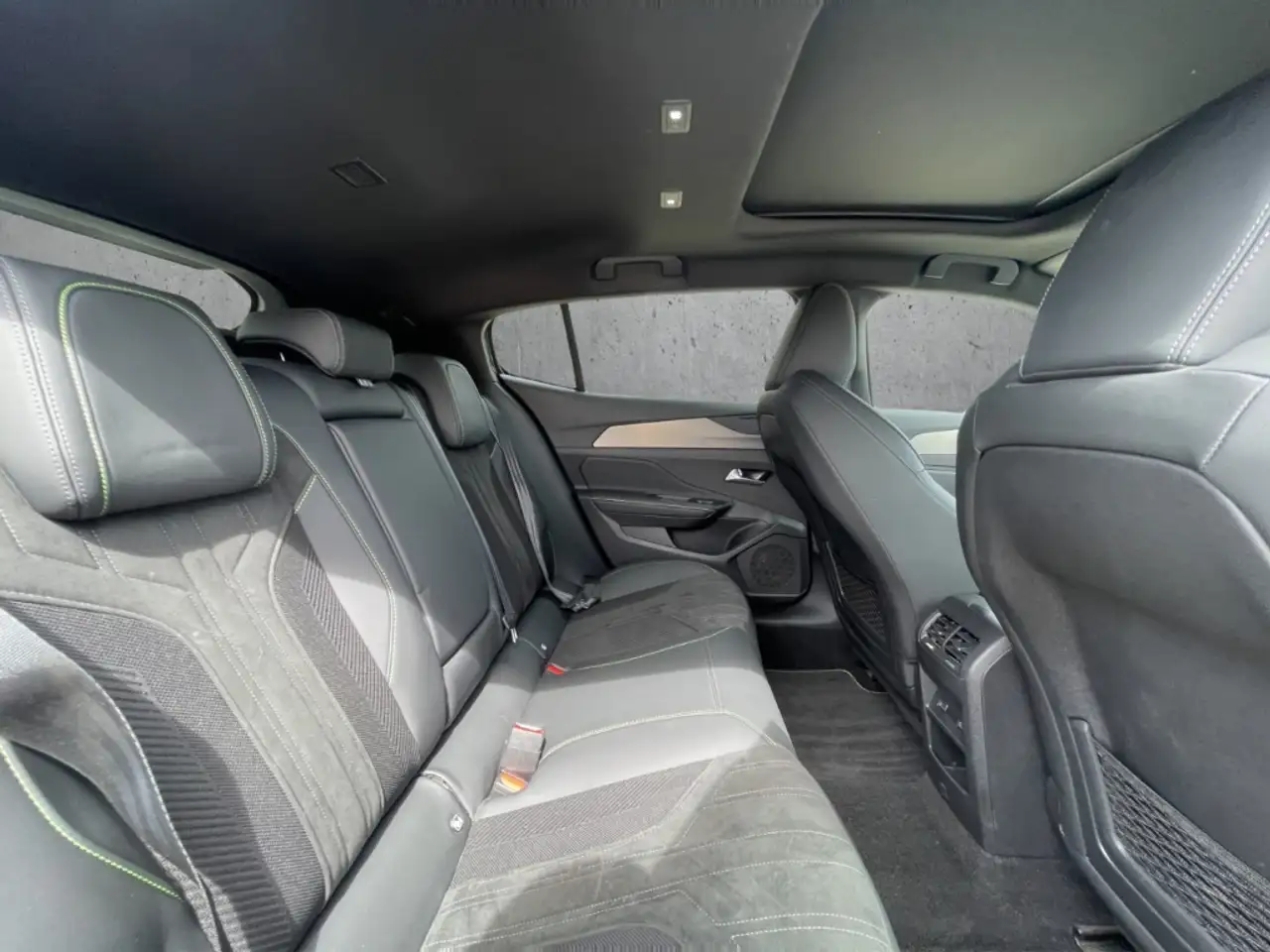 Peugeot 408 GT PT 130 EAT8 El. Panodach Navi Memory Sitze 360 — Vehicle gallery 14