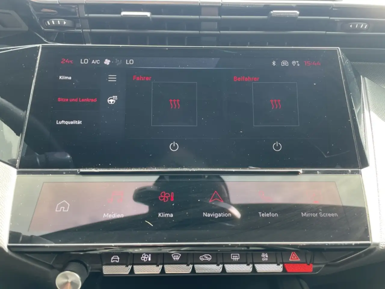 Peugeot 408 GT PT 130 EAT8 El. Panodach Navi Memory Sitze 360 — Vehicle gallery 18