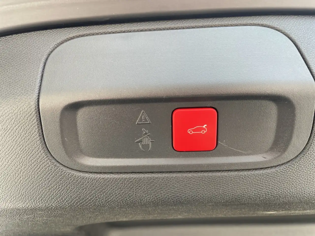 Peugeot 408 GT PT 130 EAT8 El. Panodach Navi Memory Sitze 360 — Vehicle gallery 22