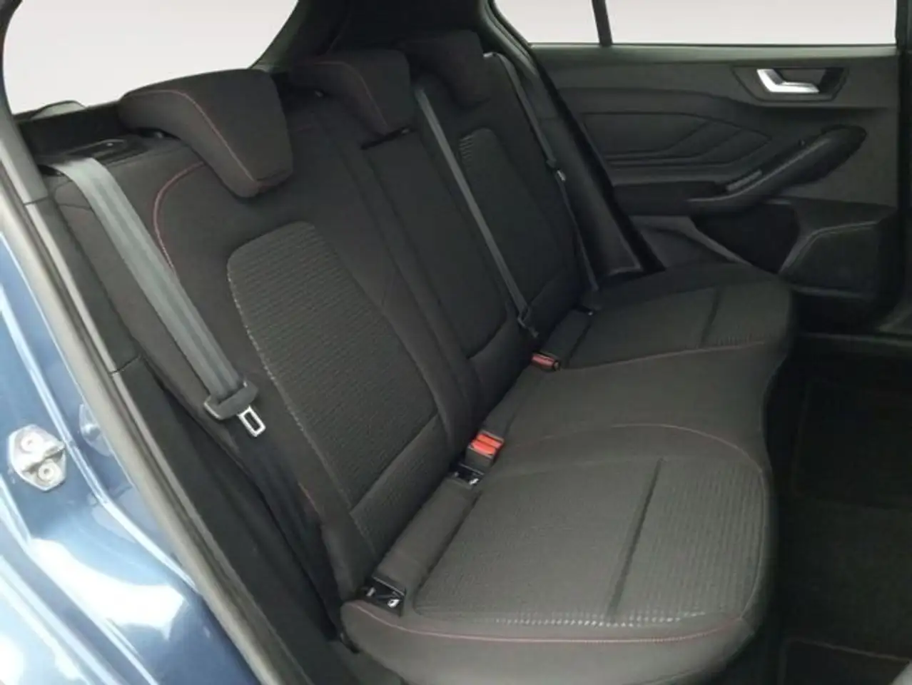 Ford Focus 1.0 Ecoboost MHEV 92kW ST-Line — معرض صور السيارة 8