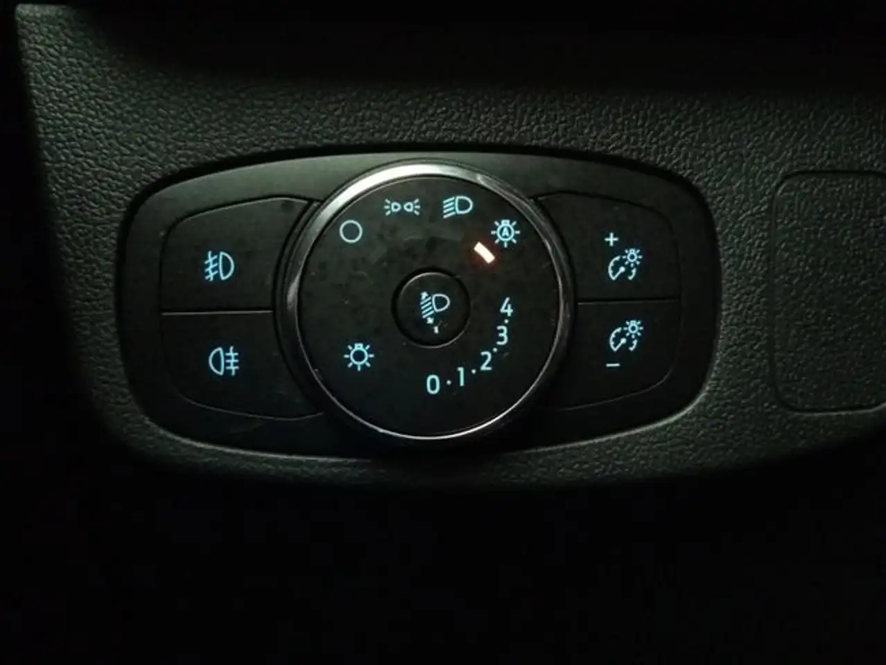 Ford Focus 1.0 Ecoboost MHEV 92kW ST-Line — معرض صور السيارة 20