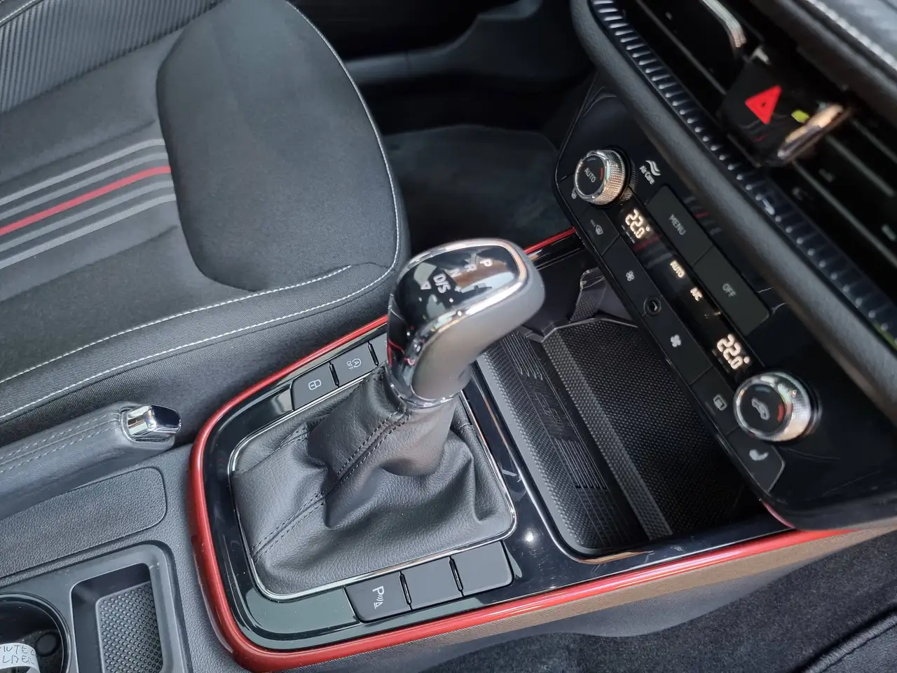 Skoda Fabia Monte Carlo Panor. 5 jahre Garantie — معرض صور السيارة 18