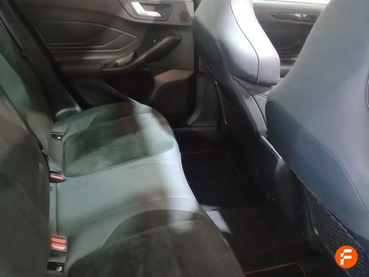 Ford Focus 2.3 ECOBOOST 280 ST AUTOMATICO START-STOP — معرض صور السيارة 13
